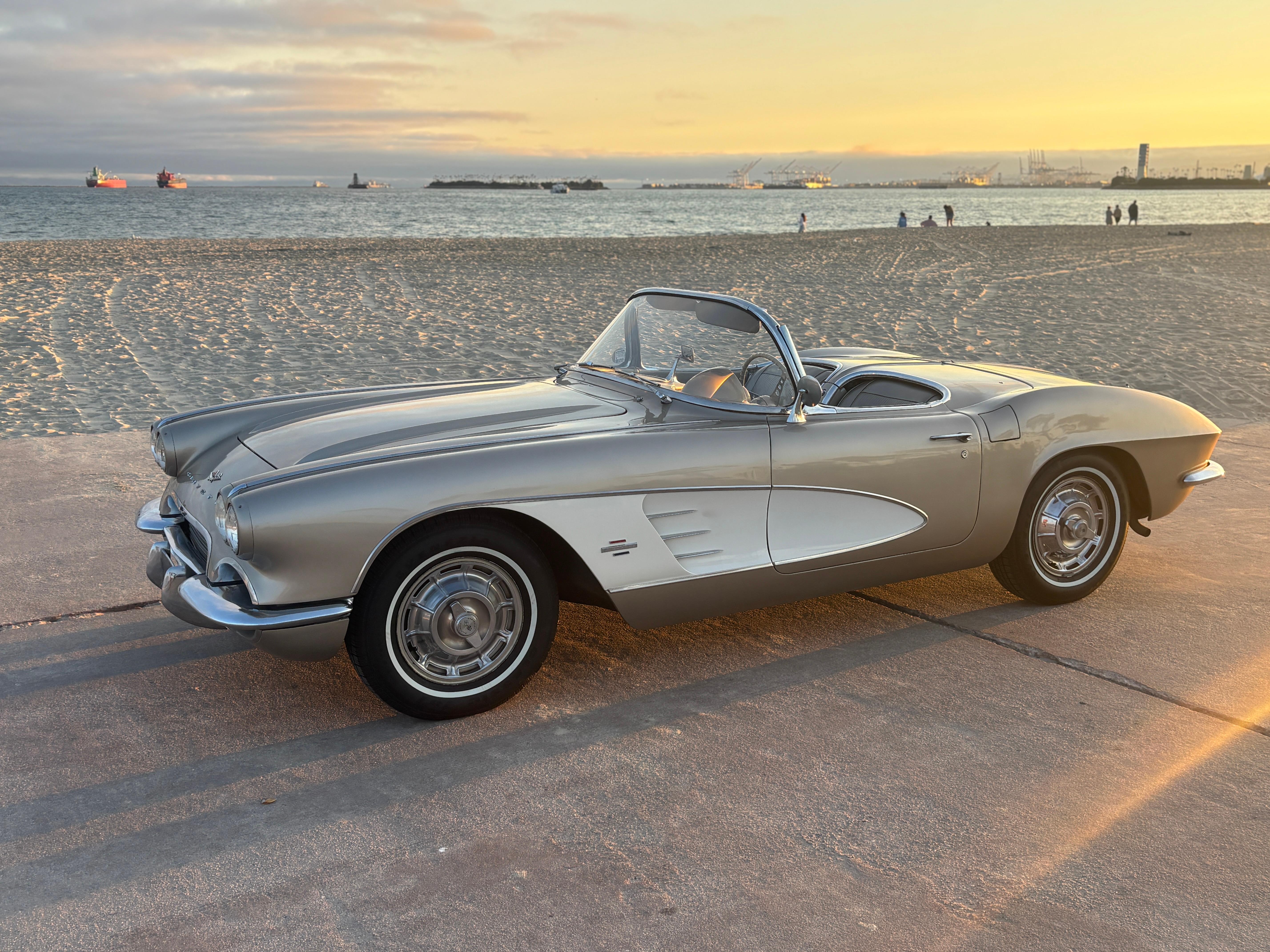 Chevrolet Corvette 1961 in Huntington Beach, CA
