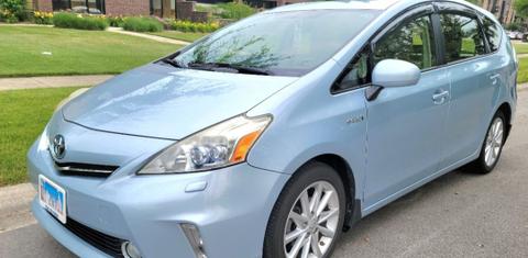 Toyota Prius v 2013
