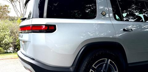 Rivian R1S 2025