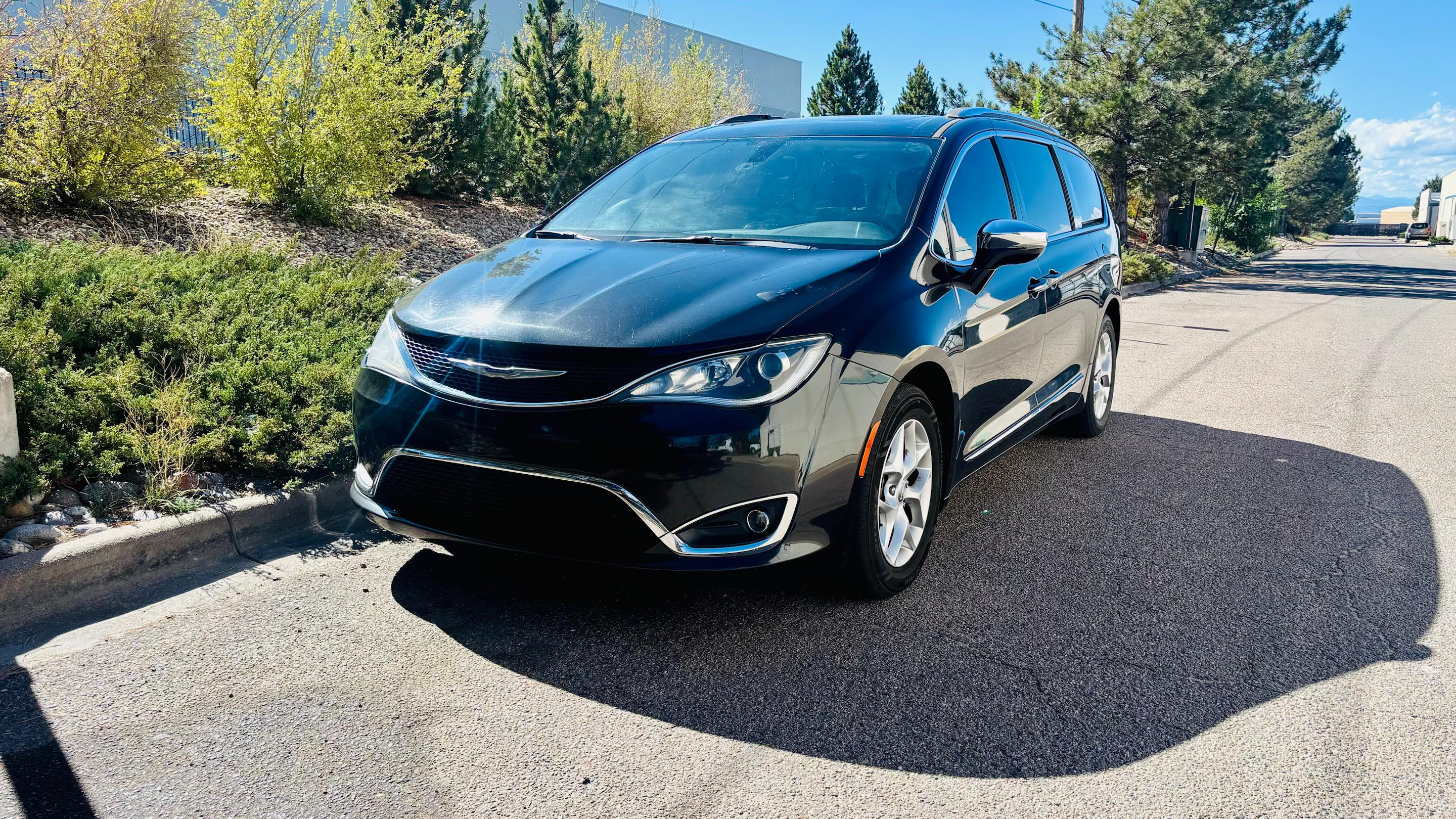 Chrysler Pacifica 2020 in Aurora, CO