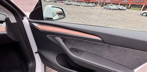 Tesla Model Y 2025