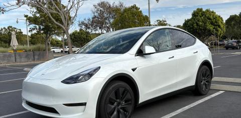 Tesla Model Y 2025
