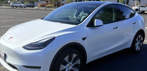 Tesla Model Y 2024