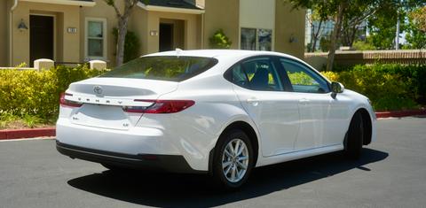 Toyota Camry Hybrid 2025