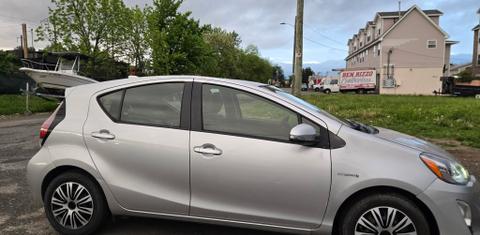Toyota Prius c 2016