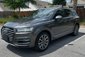 Audi Q7 car