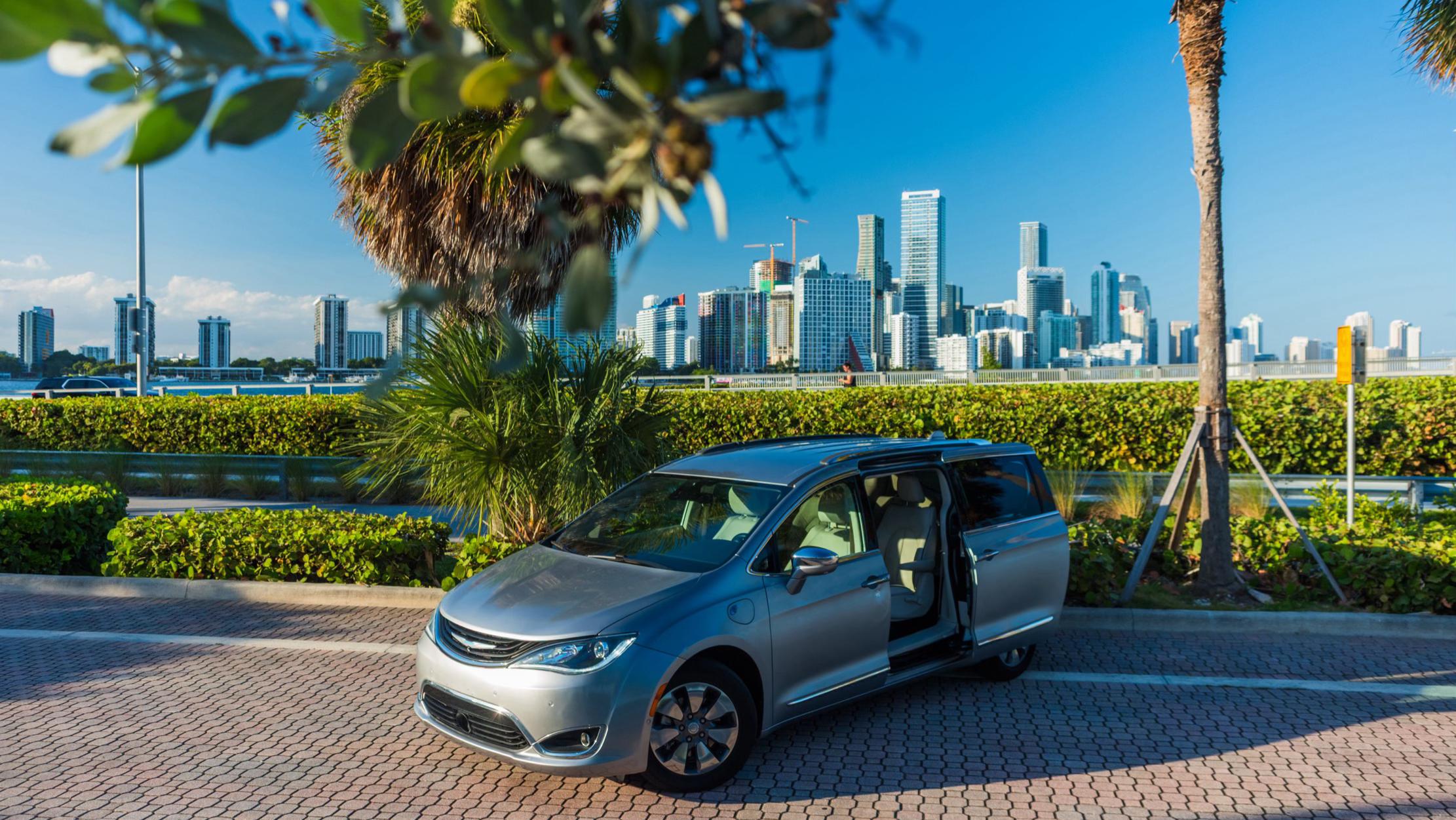 Chrysler Pacifica 2018 in Miami, FL