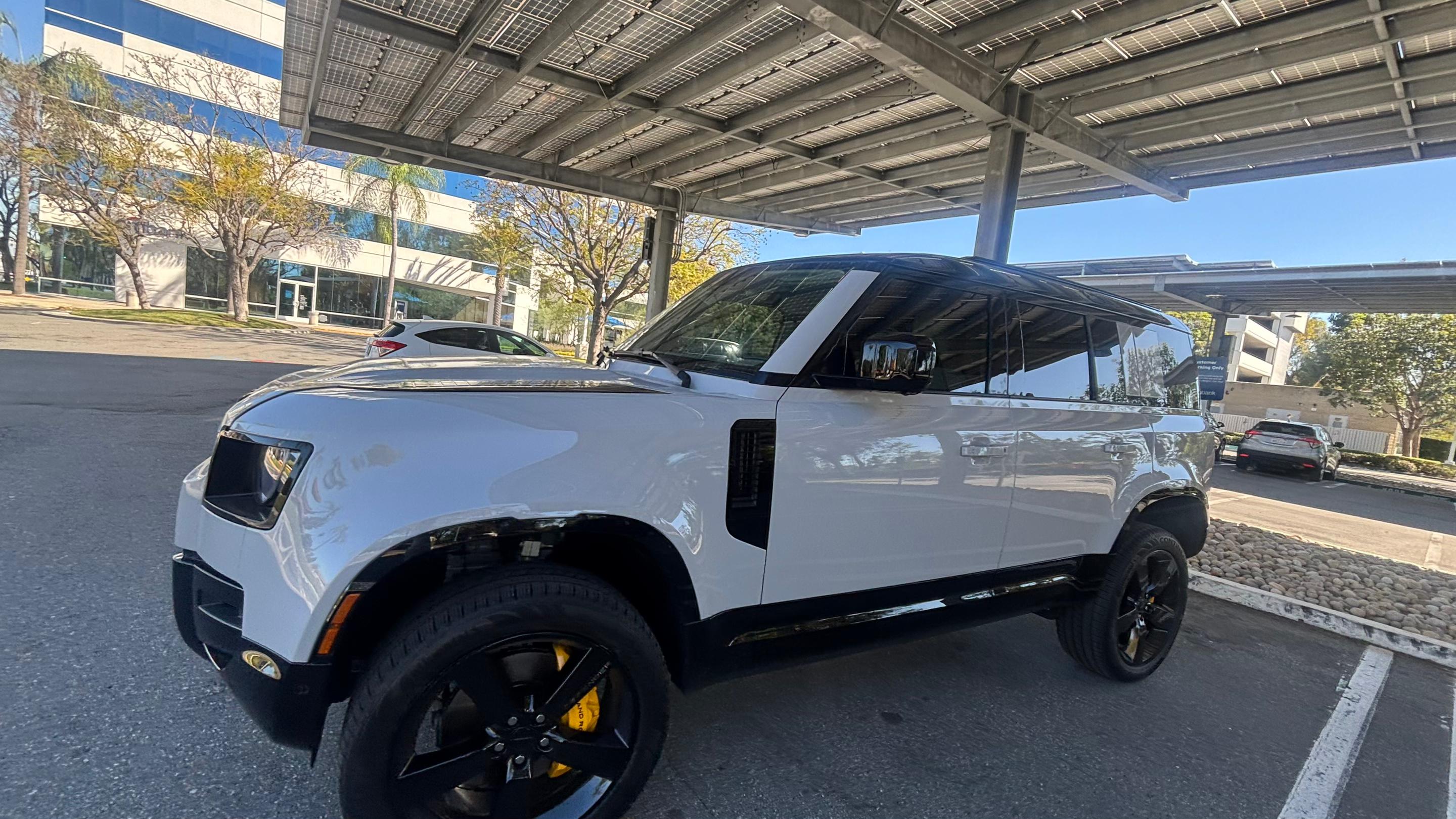 Land Rover Defender 2026 in 
