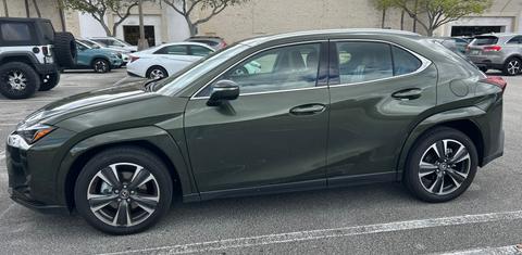 Lexus UX 2025
