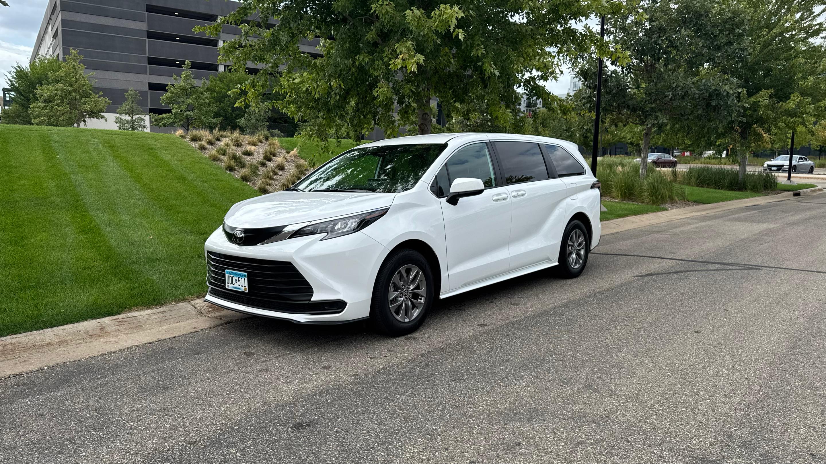 Toyota Sienna 2026 in Bloomington, MN