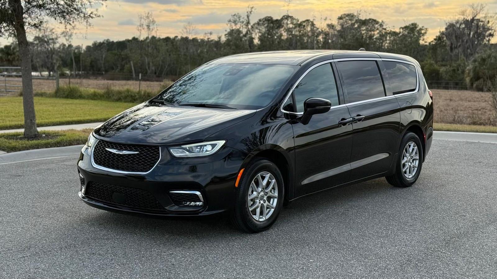 Chrysler Pacifica 2025 in 