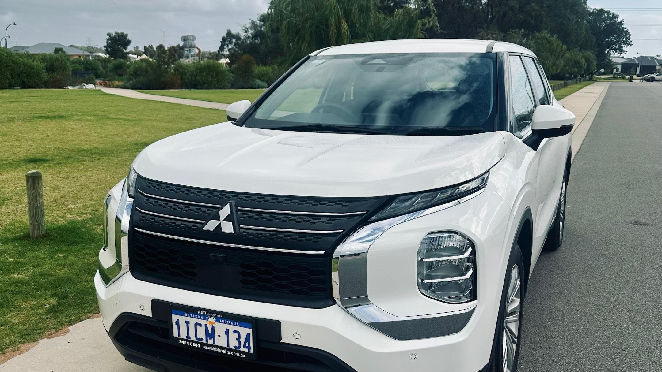 Mitsubishi OUTLANDER 2024 in Midvale