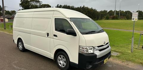 Toyota HIACE 2015