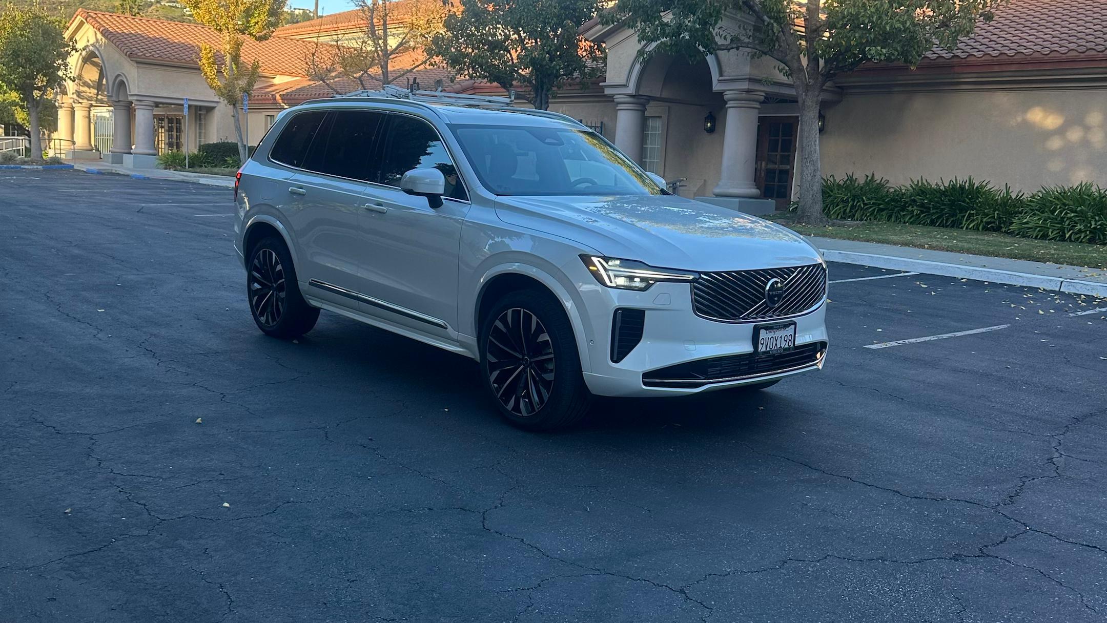 Volvo XC90 Plug-In Hybrid 2025 in 