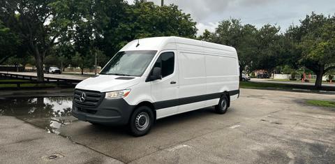 Mercedes-Benz Sprinter Crew 2024