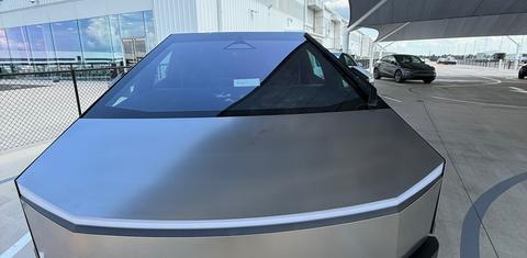 Tesla Cybertruck 2026