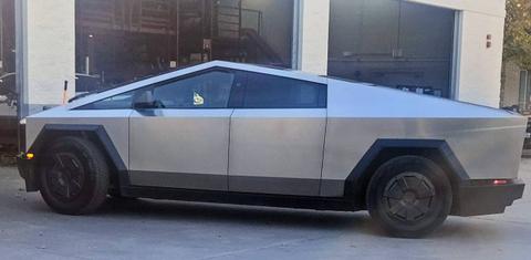 Tesla Cybertruck 2025