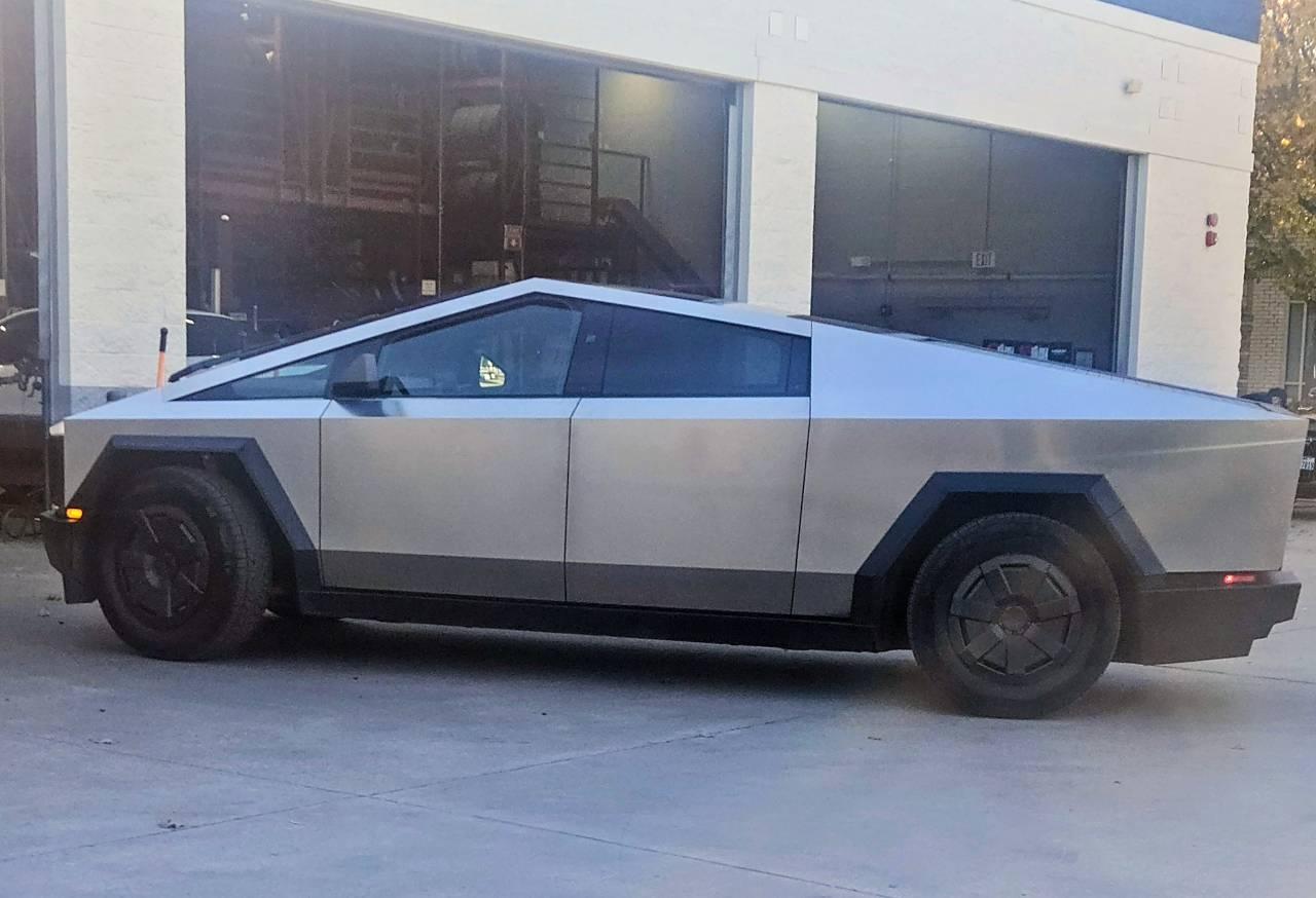 Tesla Cybertruck 2025 in Muskogee, OK