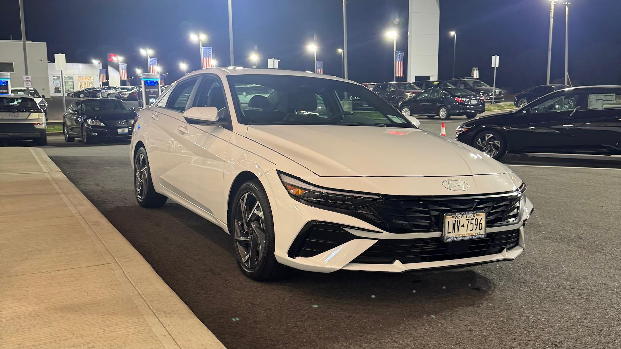 Hyundai Elantra 2024 in Dix Hills, NY