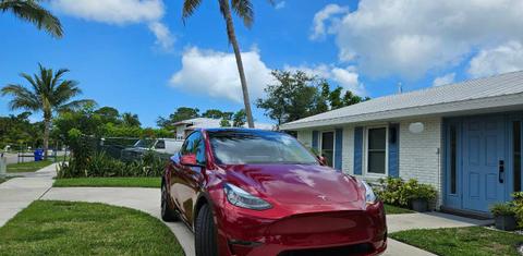Tesla Model Y 2025