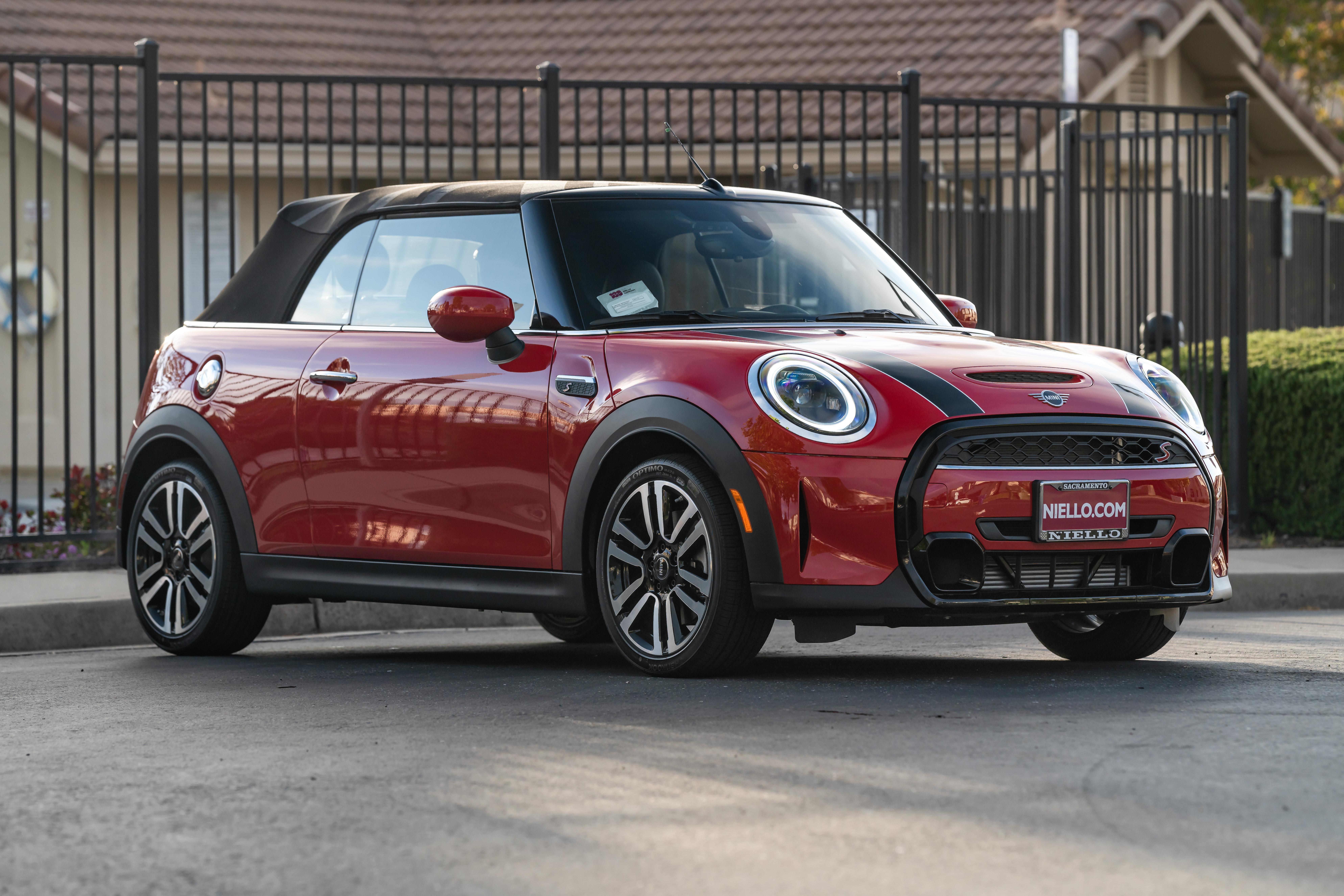 MINI Convertible 2022 in Pittsburg, CA