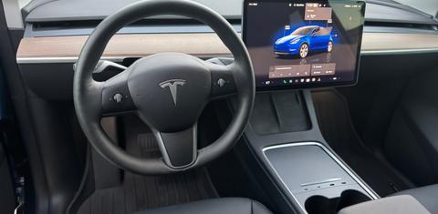 Tesla Model Y 2024