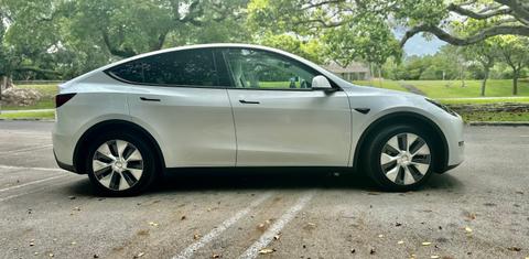 Tesla Model Y 2024