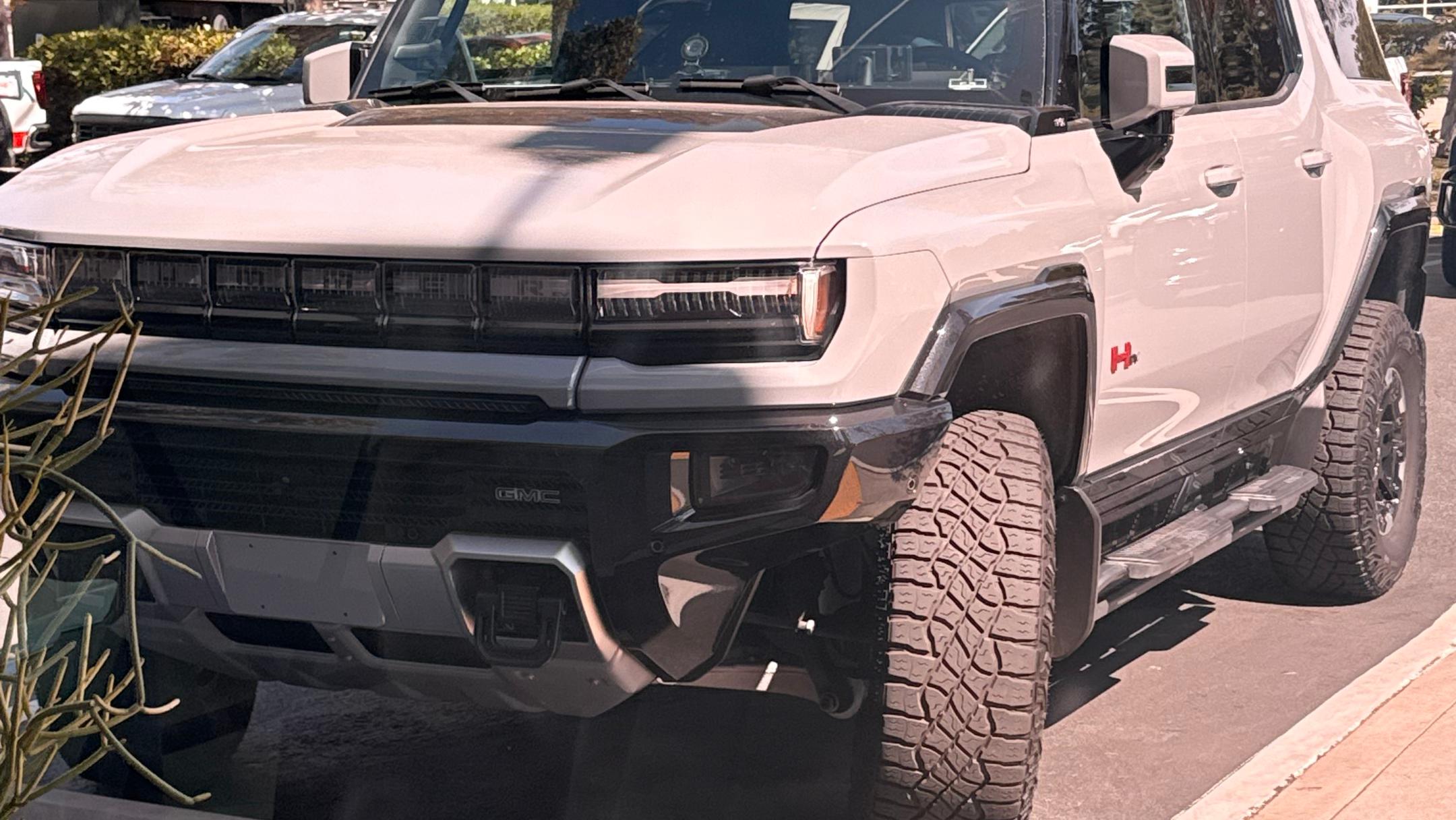 GMC HUMMER EV SUV 2024 in 