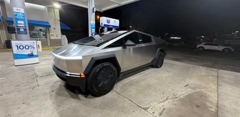 Tesla Cybertruck 2026