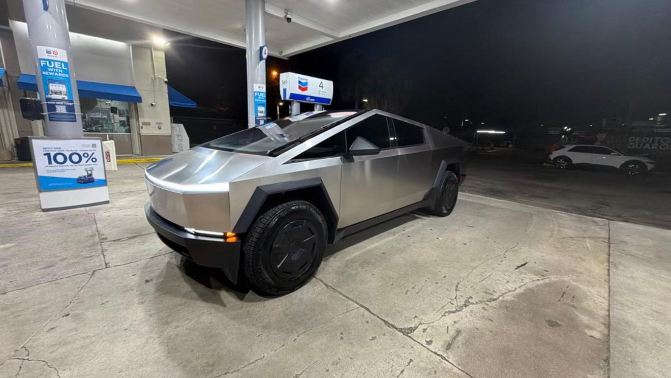 Tesla Cybertruck 2026 in Hallandale Beach, FL