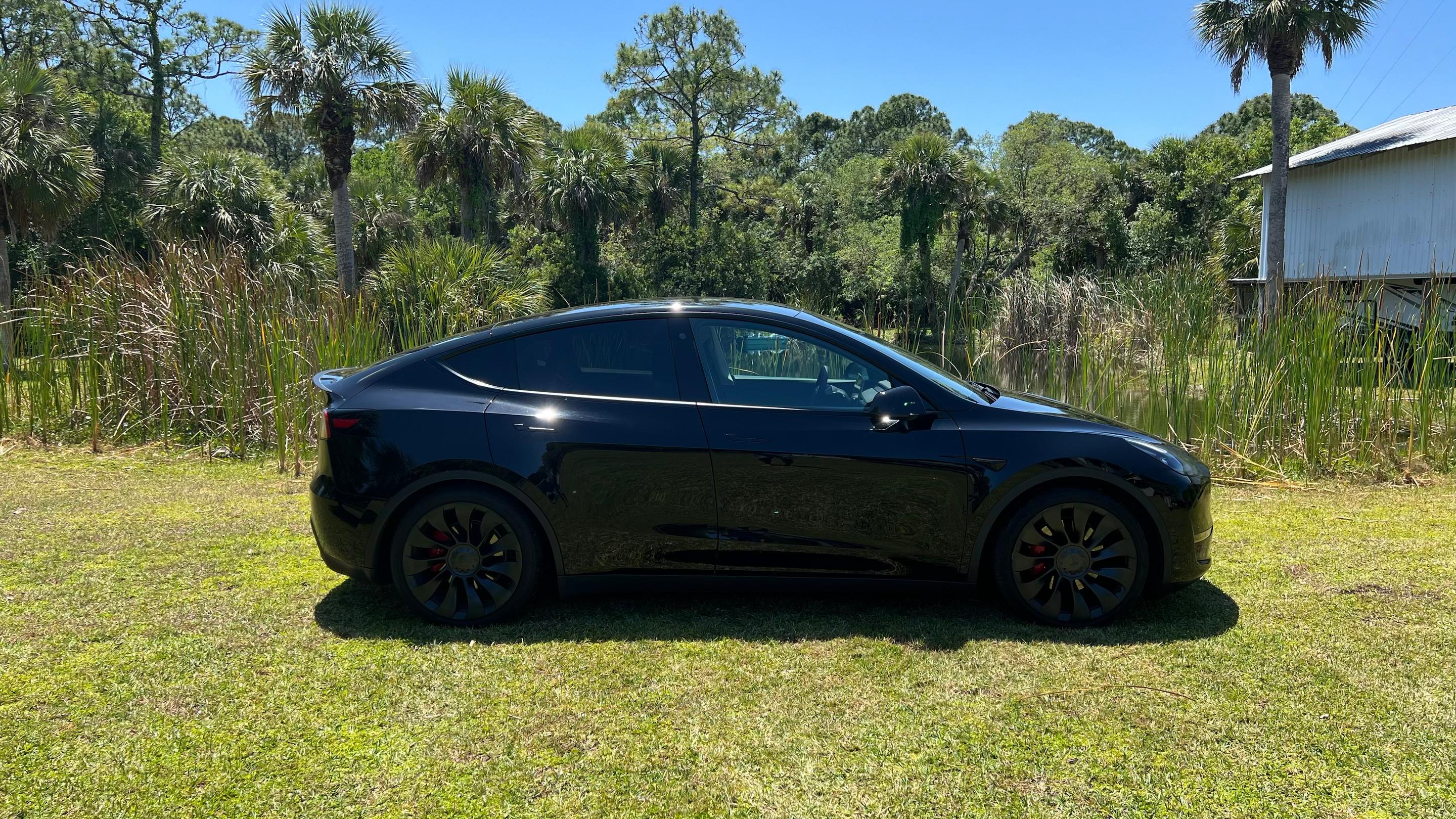 Tesla Model Y 2022 in Melbourne, FL