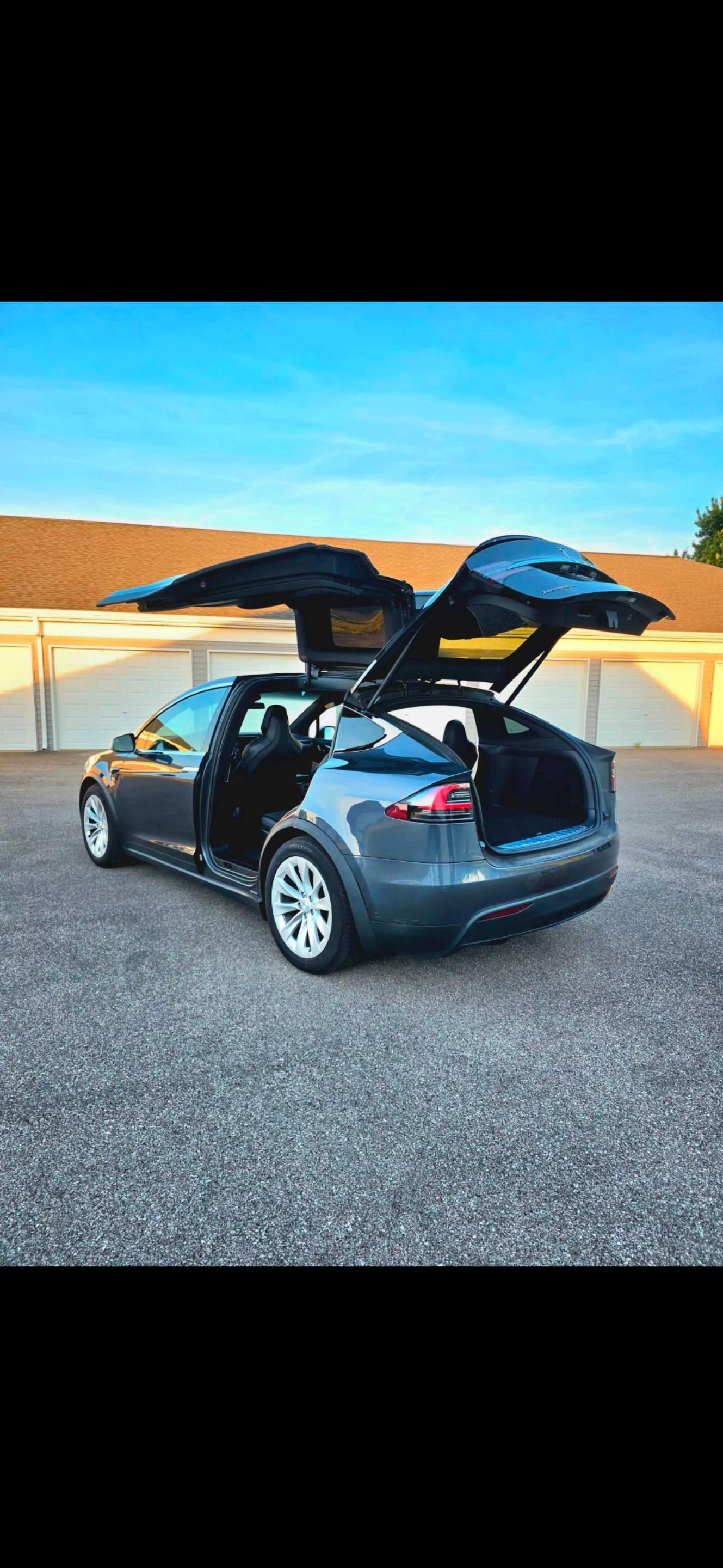 Tesla Model X 2017 in Elyria, OH