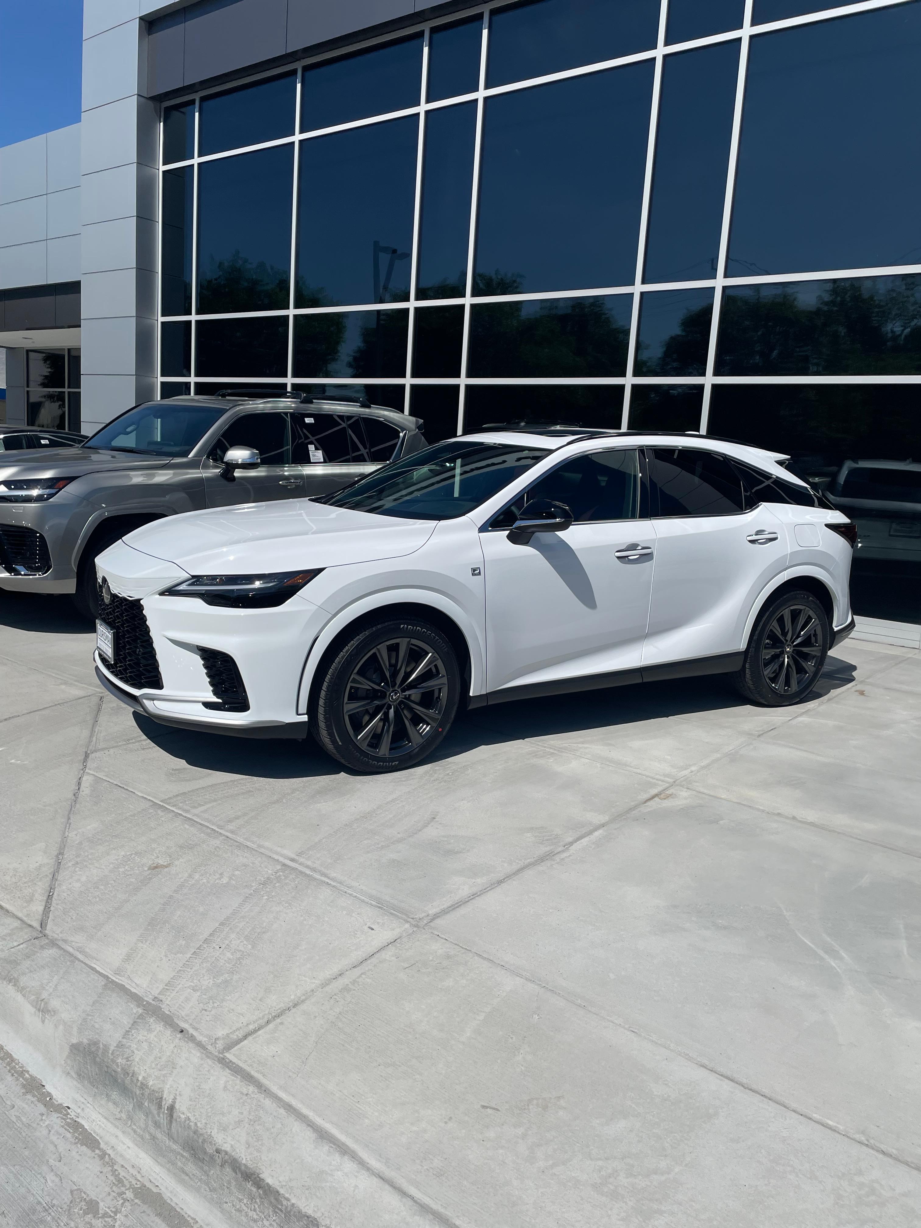 Lexus RX 2024 in Leesburg, VA