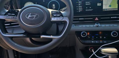 Hyundai Elantra 2024