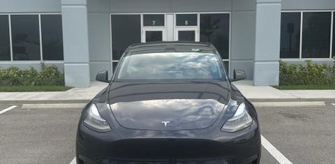 Tesla Model Y 2024