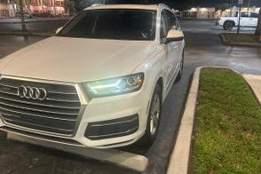 Audi Q7 car