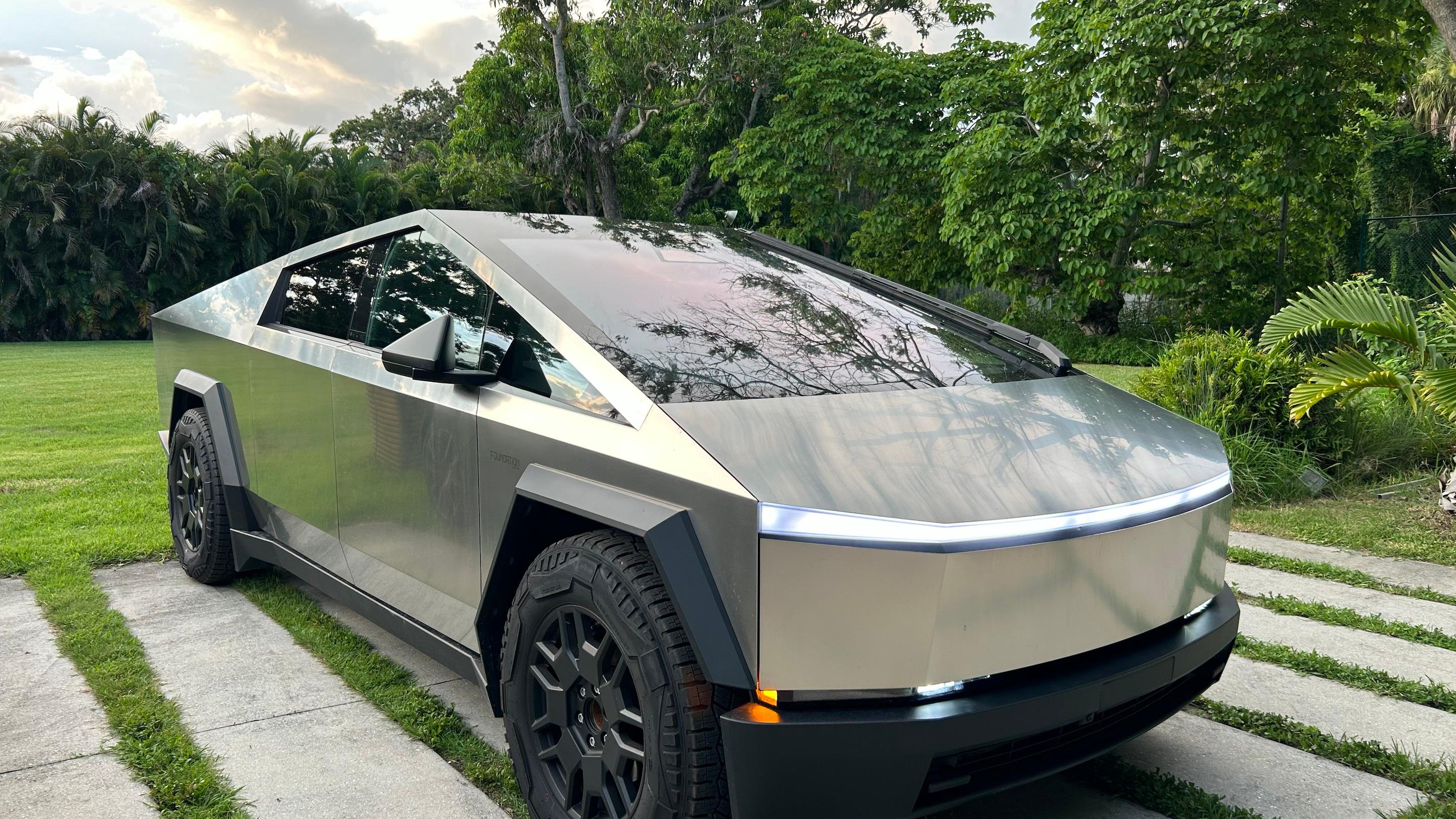 Tesla Cybertruck 2024 in 