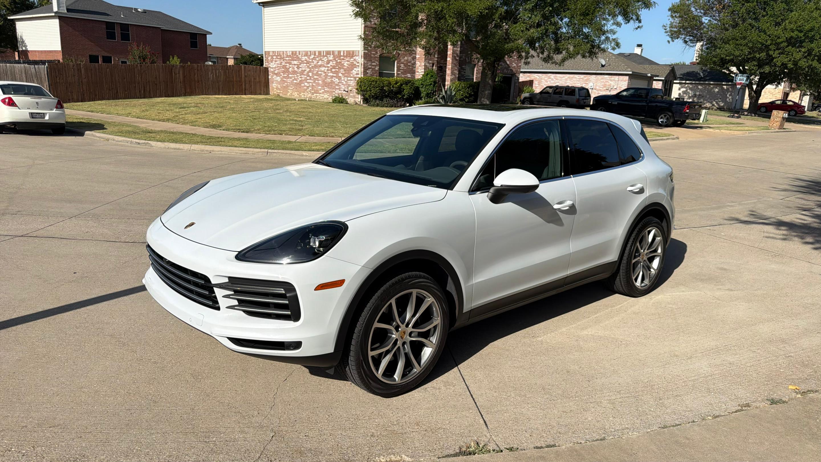 Porsche Cayenne 2023 in Grand Prairie, TX