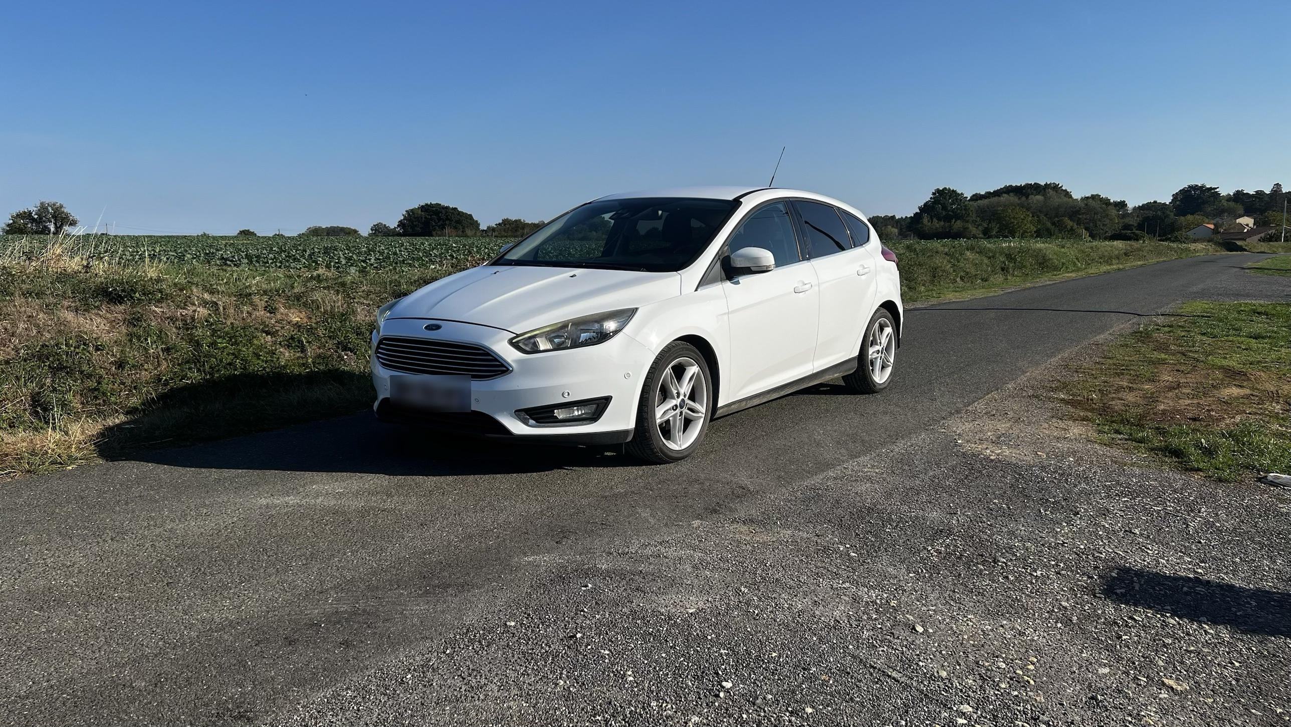 Ford FOCUS 2015 à Bouresse