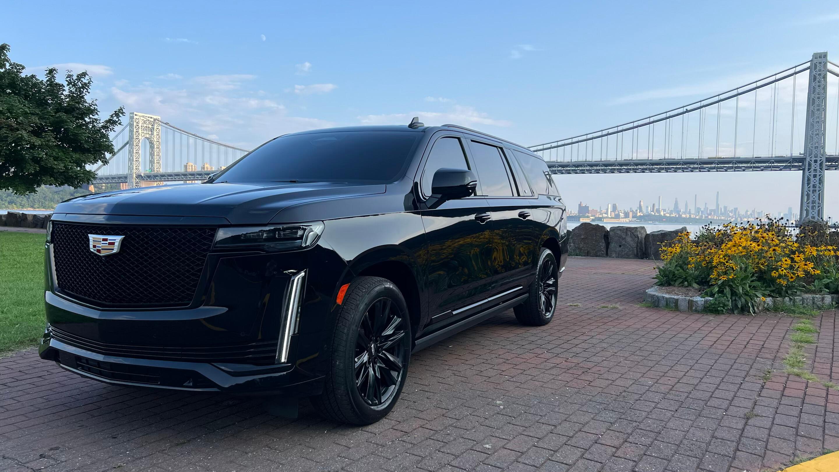 Cadillac Escalade ESV 2022 in 
