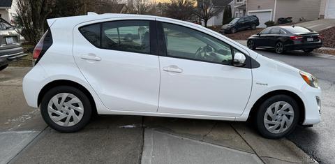 Toyota Prius c 2016
