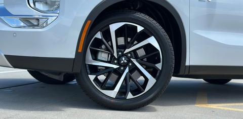 Mitsubishi Outlander Plug-In Hybrid 2025