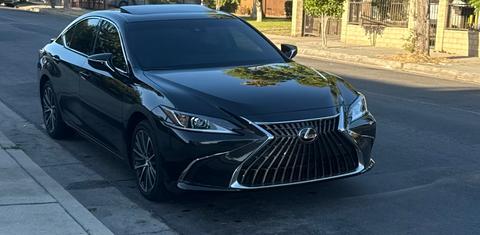 Lexus ES 2025
