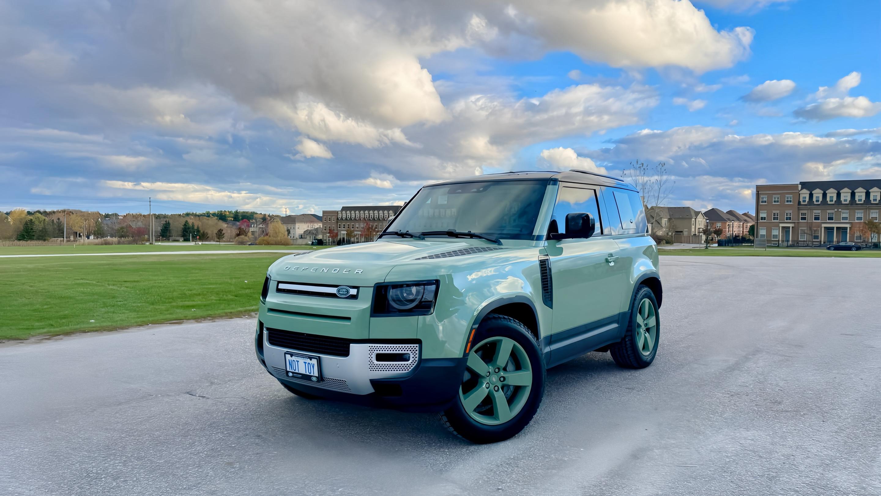 Land Rover Defender 2023 à 