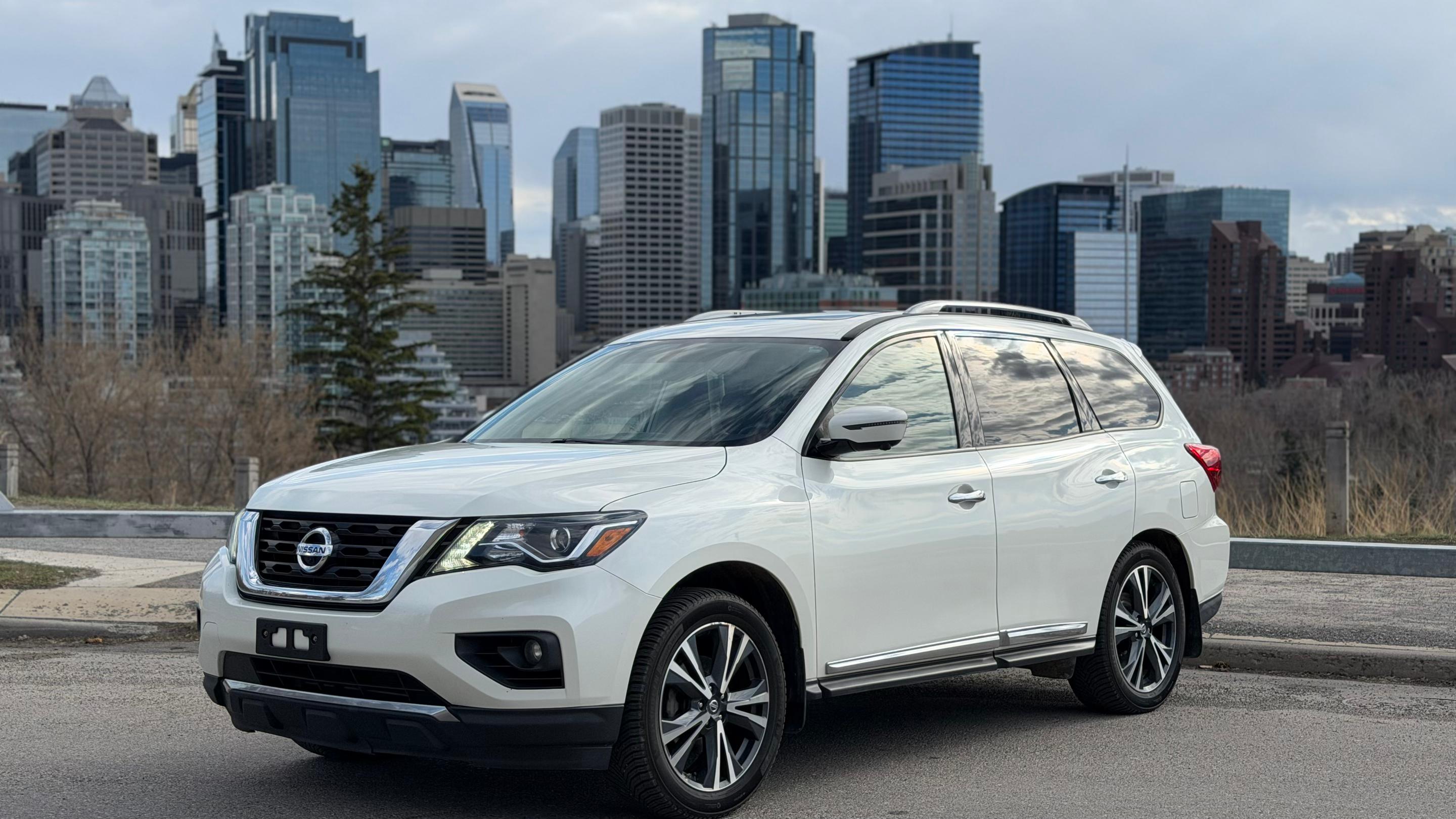 Nissan Pathfinder 2018 in Calgary, AB