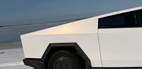 Tesla Cybertruck 2025