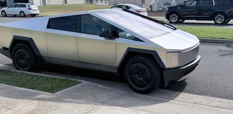 Tesla Cybertruck 2026
