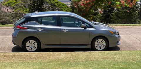Nissan LEAF 2025