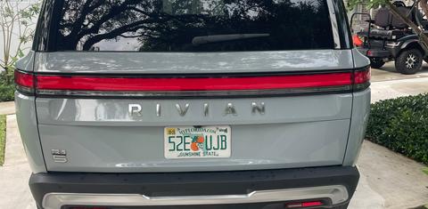 Rivian R1S 2025