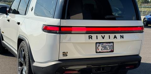 Rivian R1S 2023